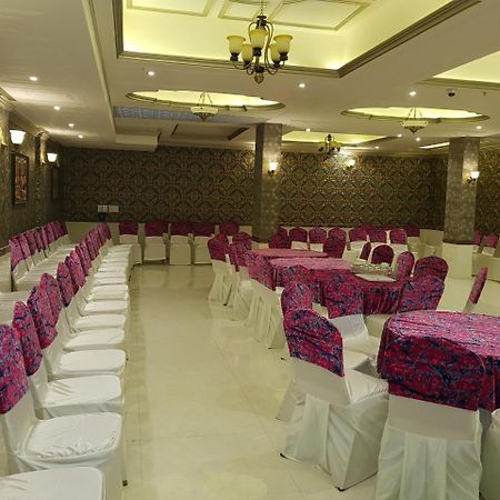 Hotel Posh Chandigarh Bagian luar foto