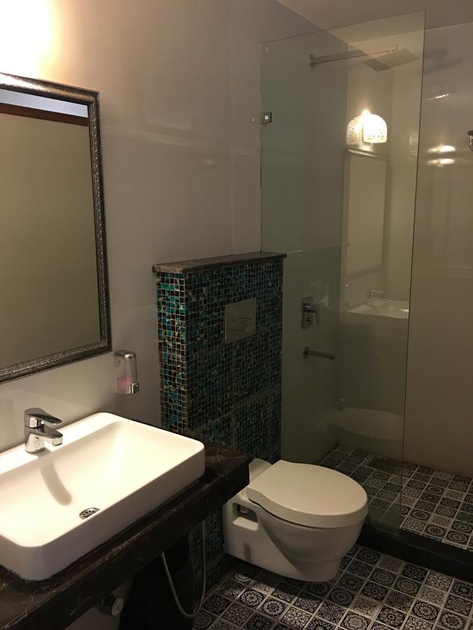 Hotel Posh Chandigarh Bagian luar foto