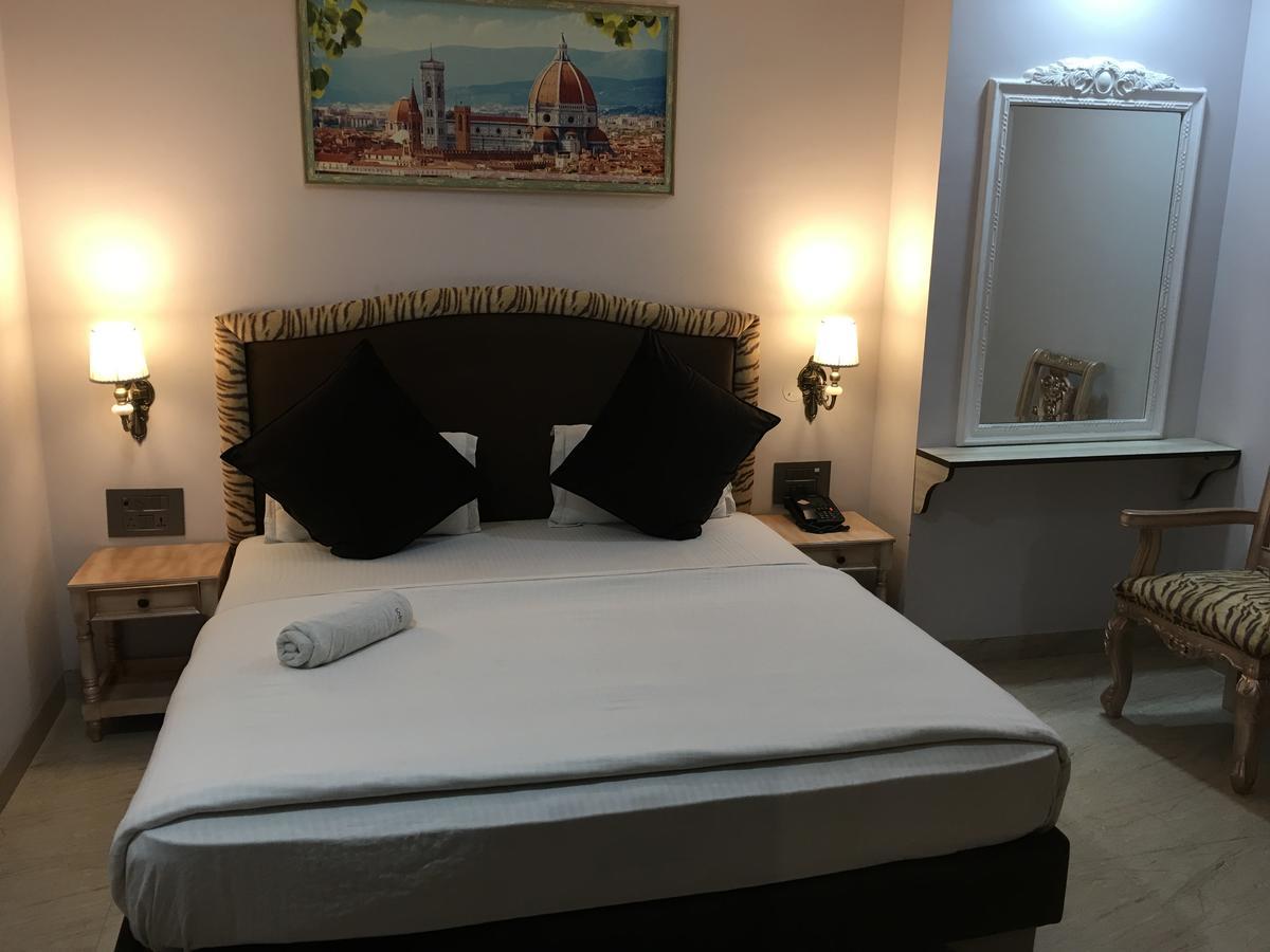 Hotel Posh Chandigarh Bagian luar foto