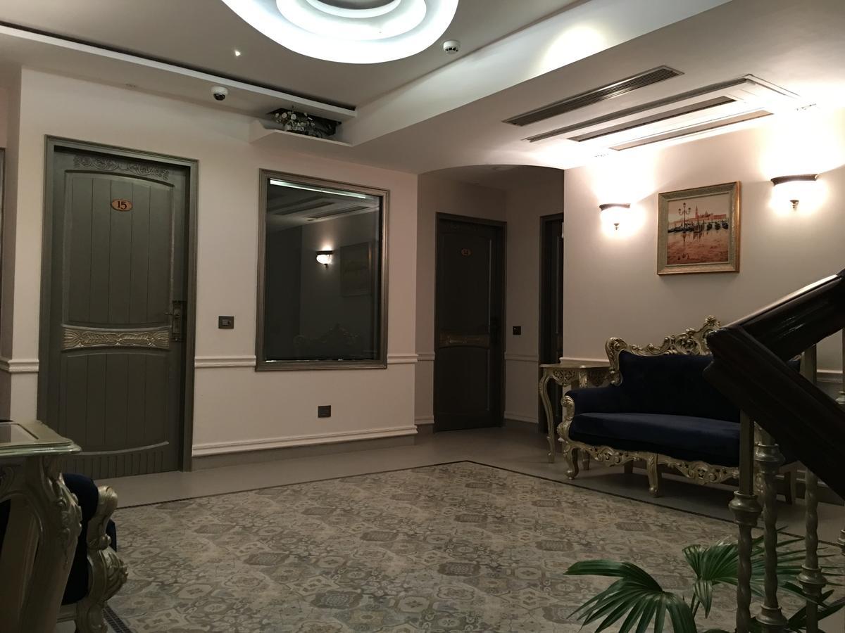 Hotel Posh Chandigarh Bagian luar foto
