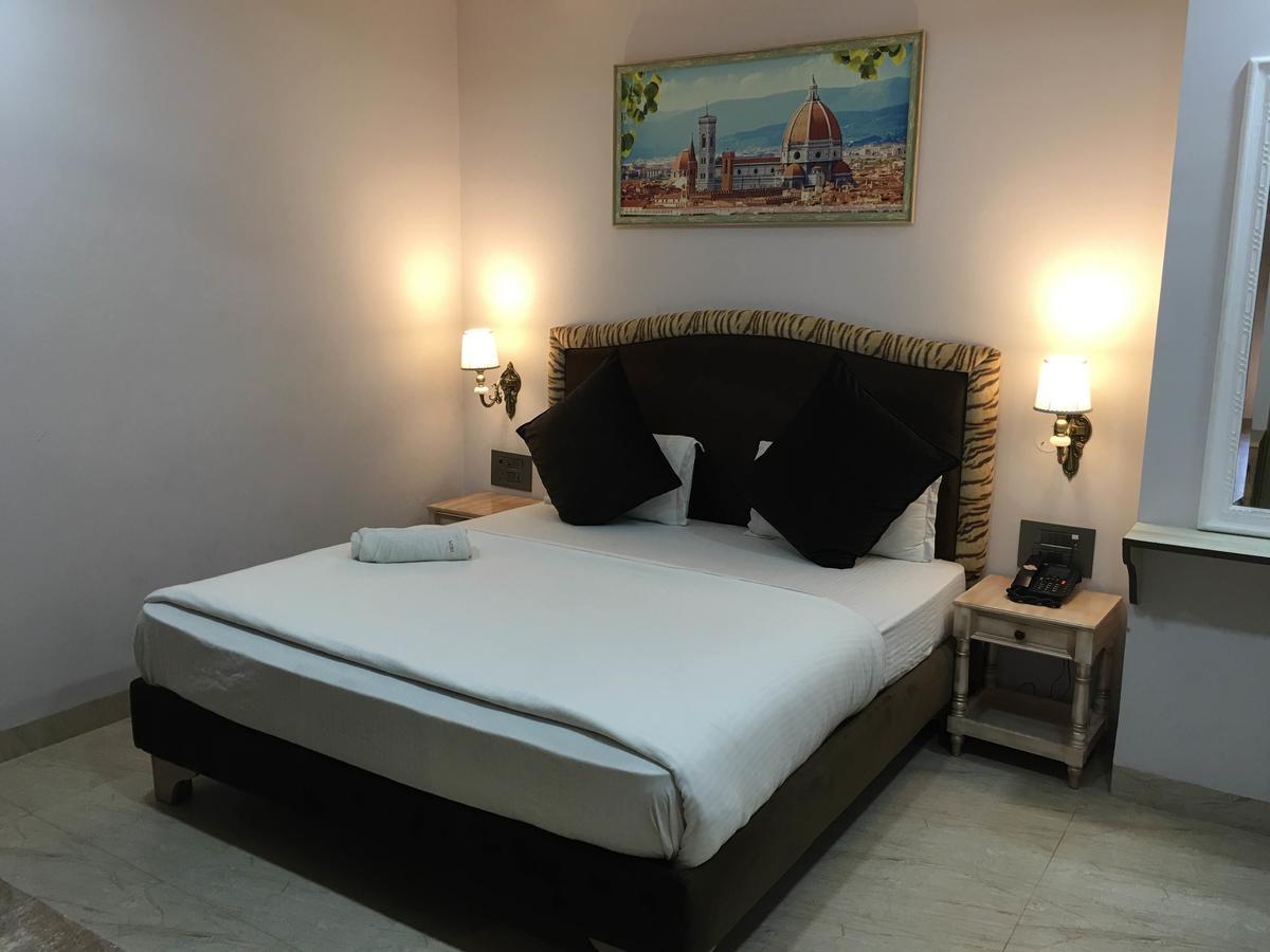 Hotel Posh Chandigarh Bagian luar foto