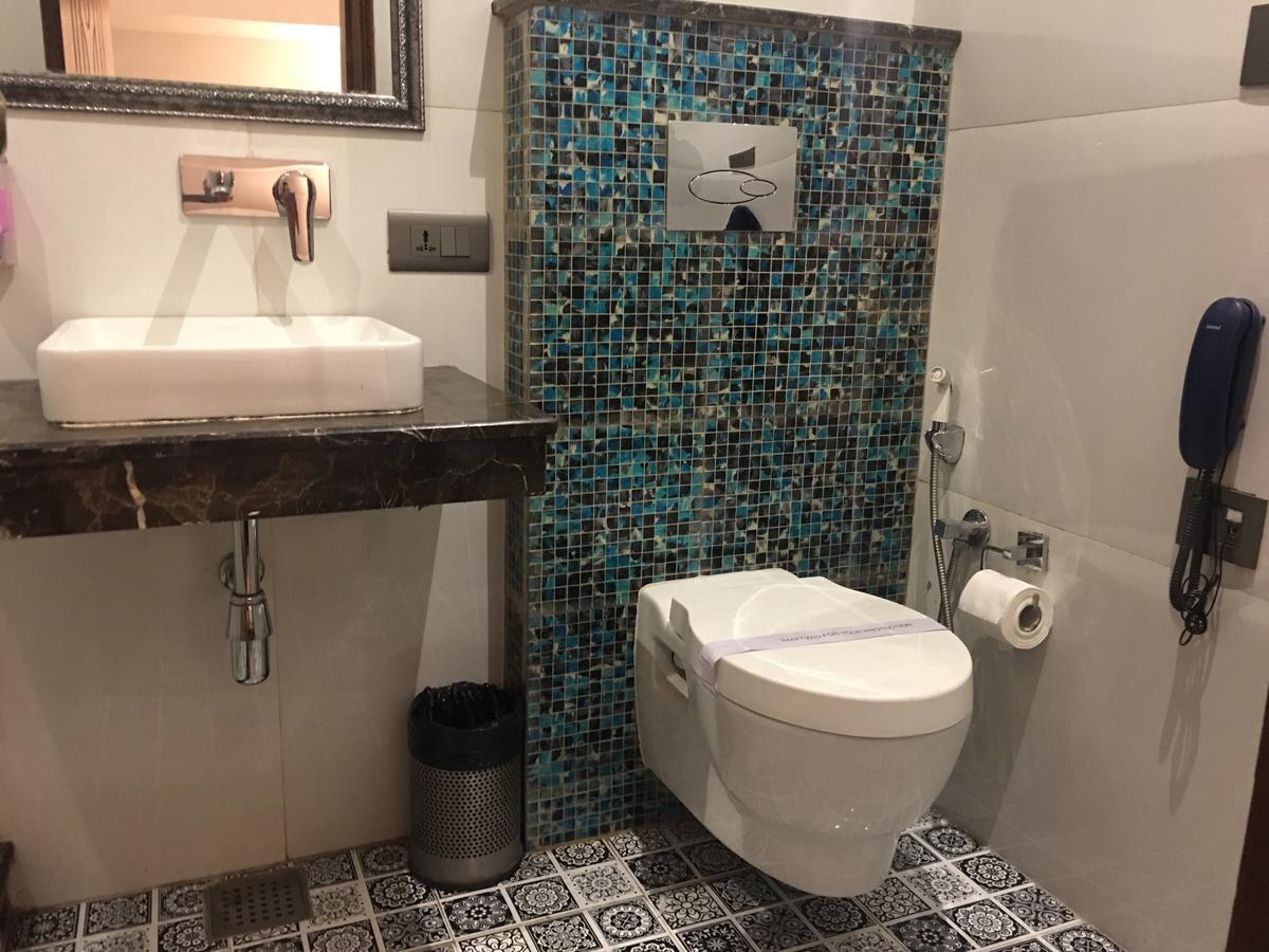 Hotel Posh Chandigarh Bagian luar foto