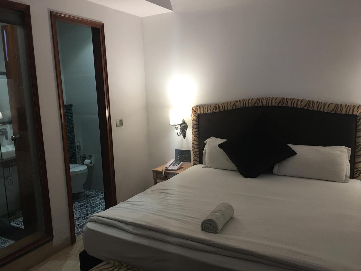 Hotel Posh Chandigarh Bagian luar foto