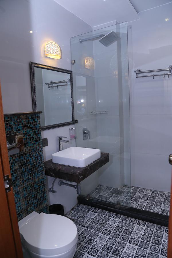 Hotel Posh Chandigarh Bagian luar foto