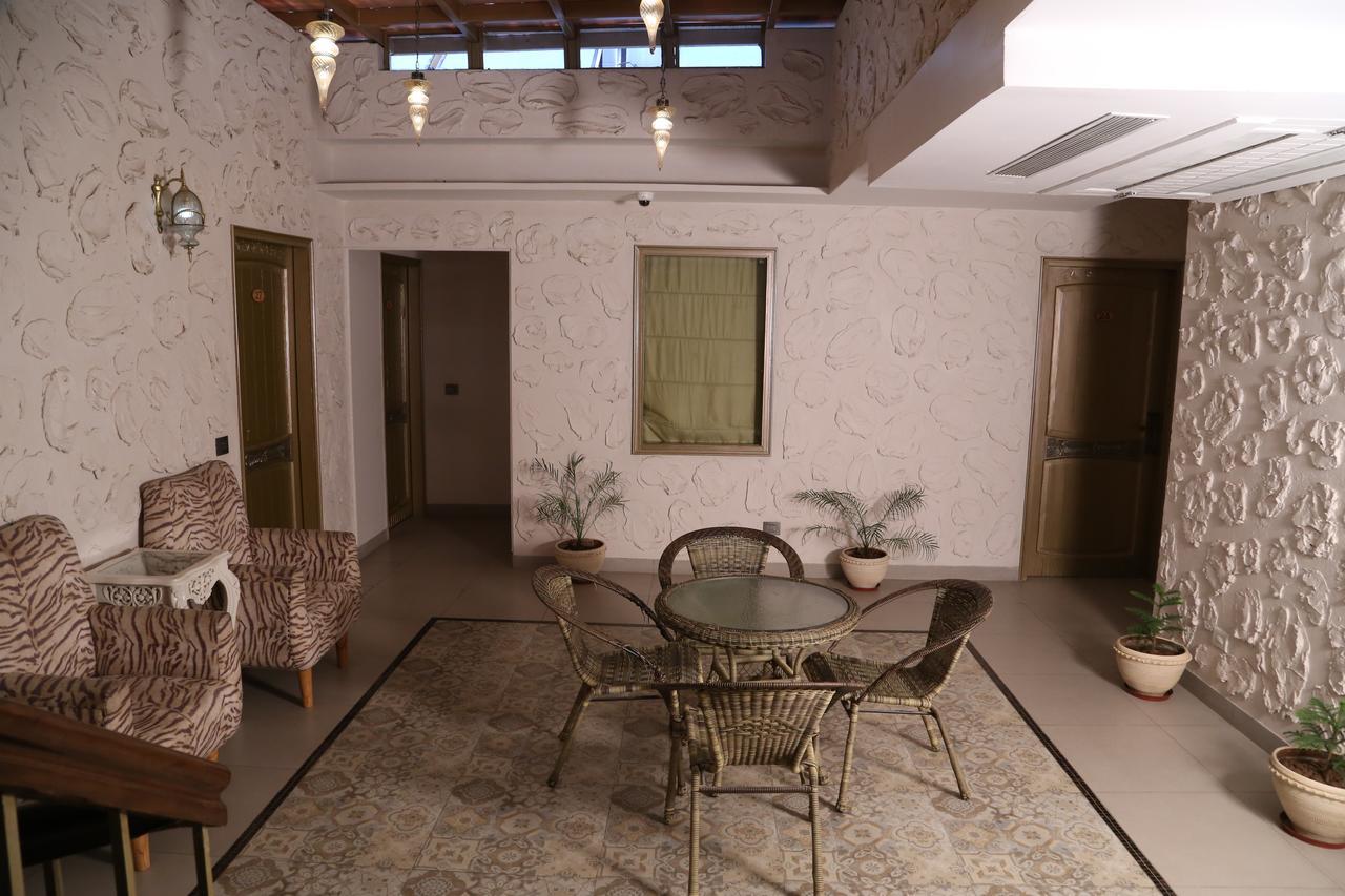 Hotel Posh Chandigarh Bagian luar foto