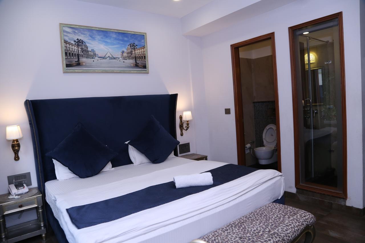 Hotel Posh Chandigarh Bagian luar foto