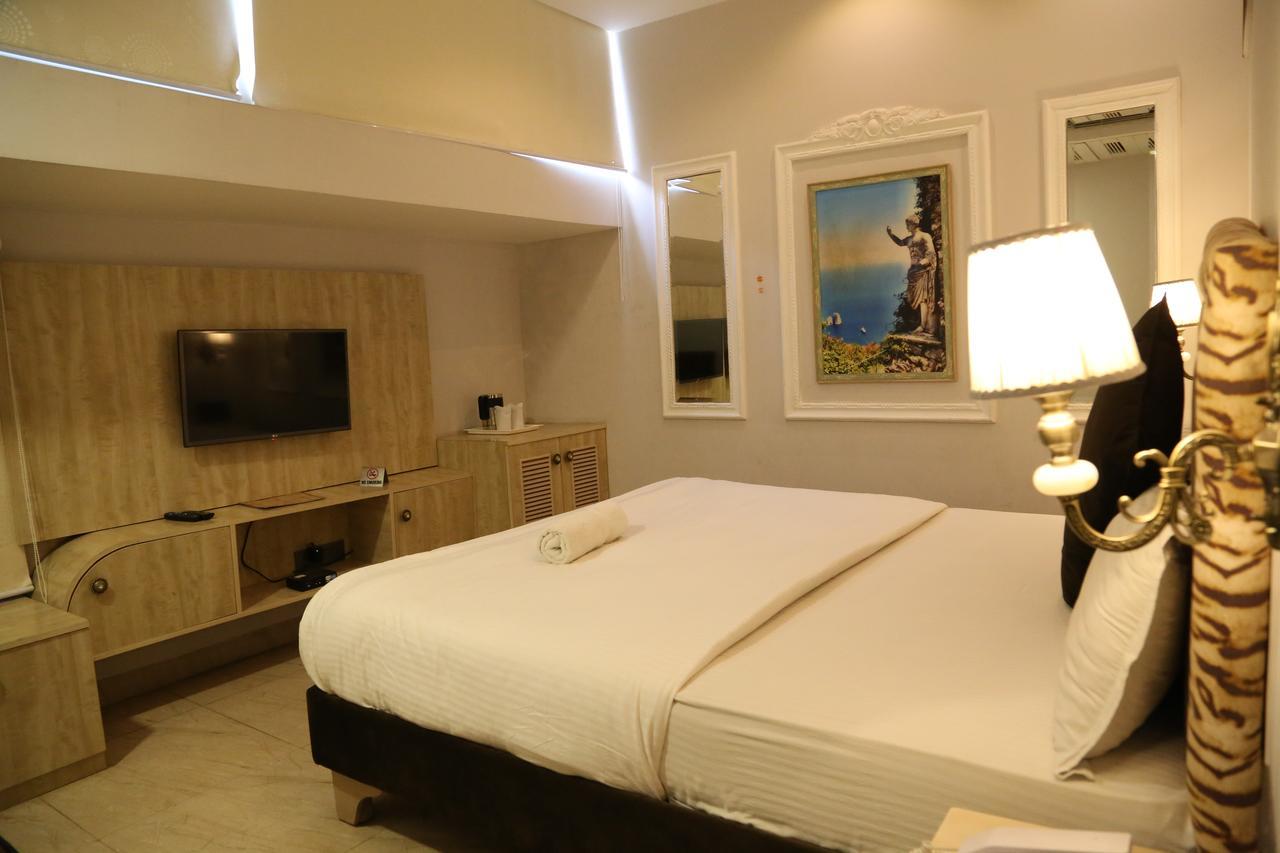 Hotel Posh Chandigarh Bagian luar foto