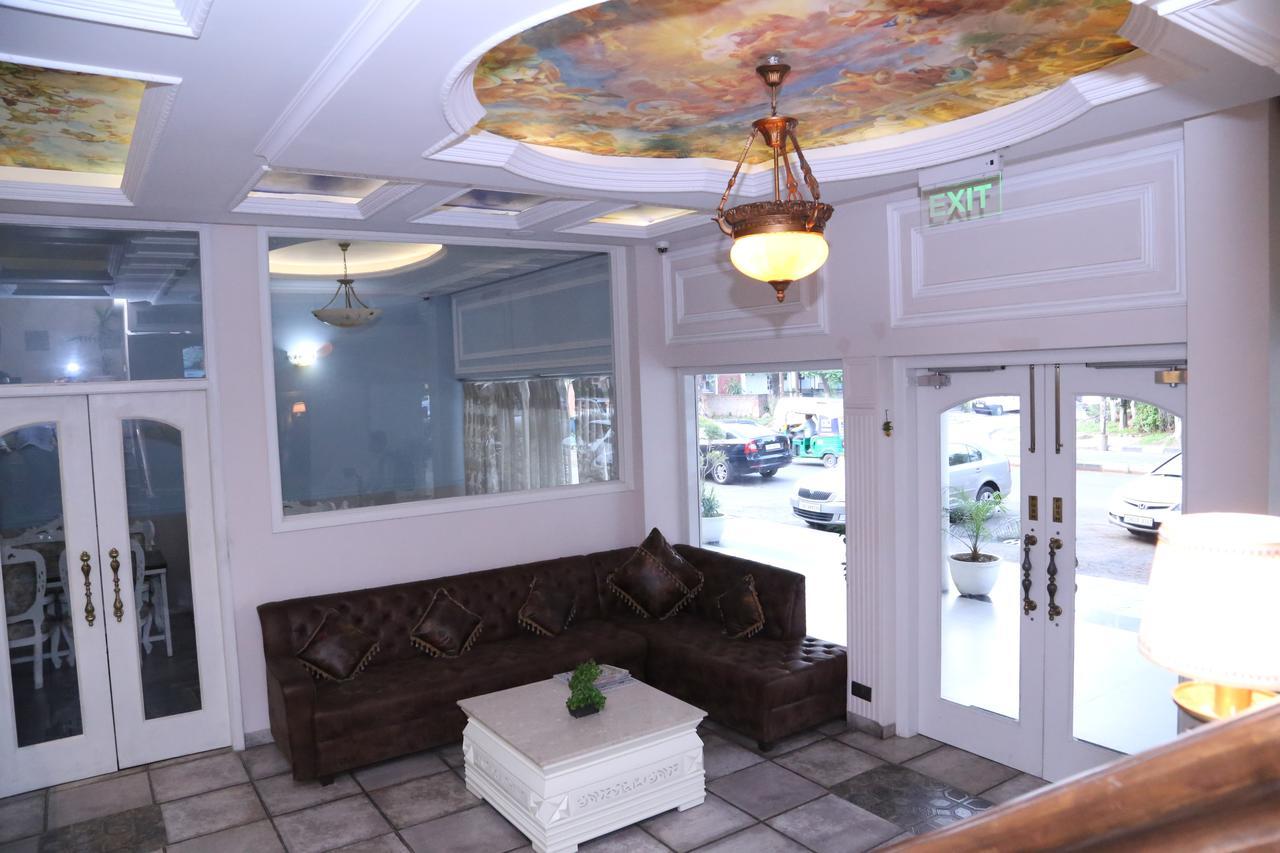 Hotel Posh Chandigarh Bagian luar foto