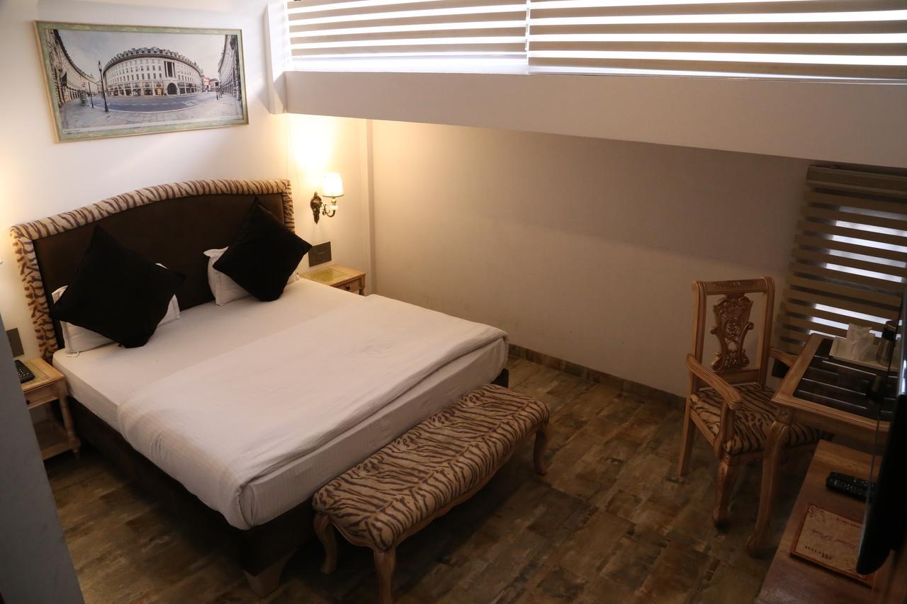 Hotel Posh Chandigarh Bagian luar foto