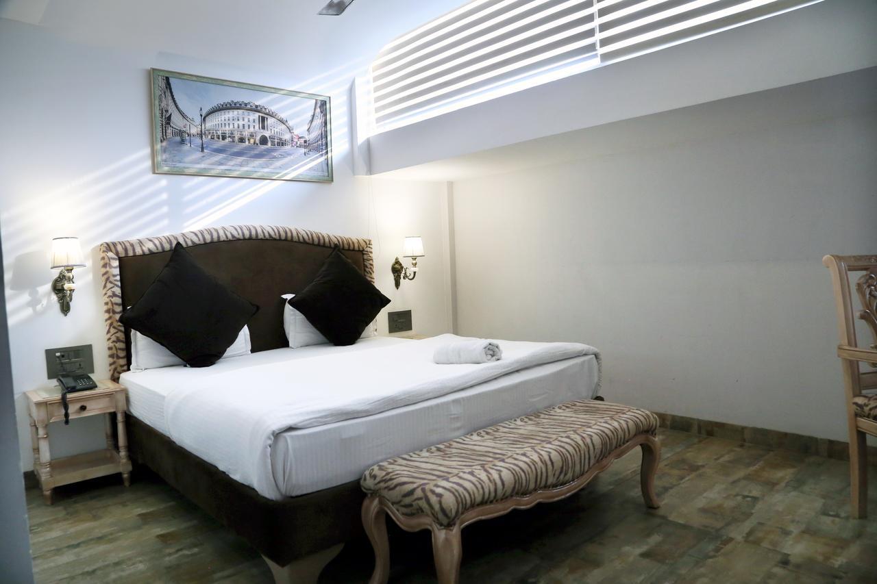 Hotel Posh Chandigarh Bagian luar foto
