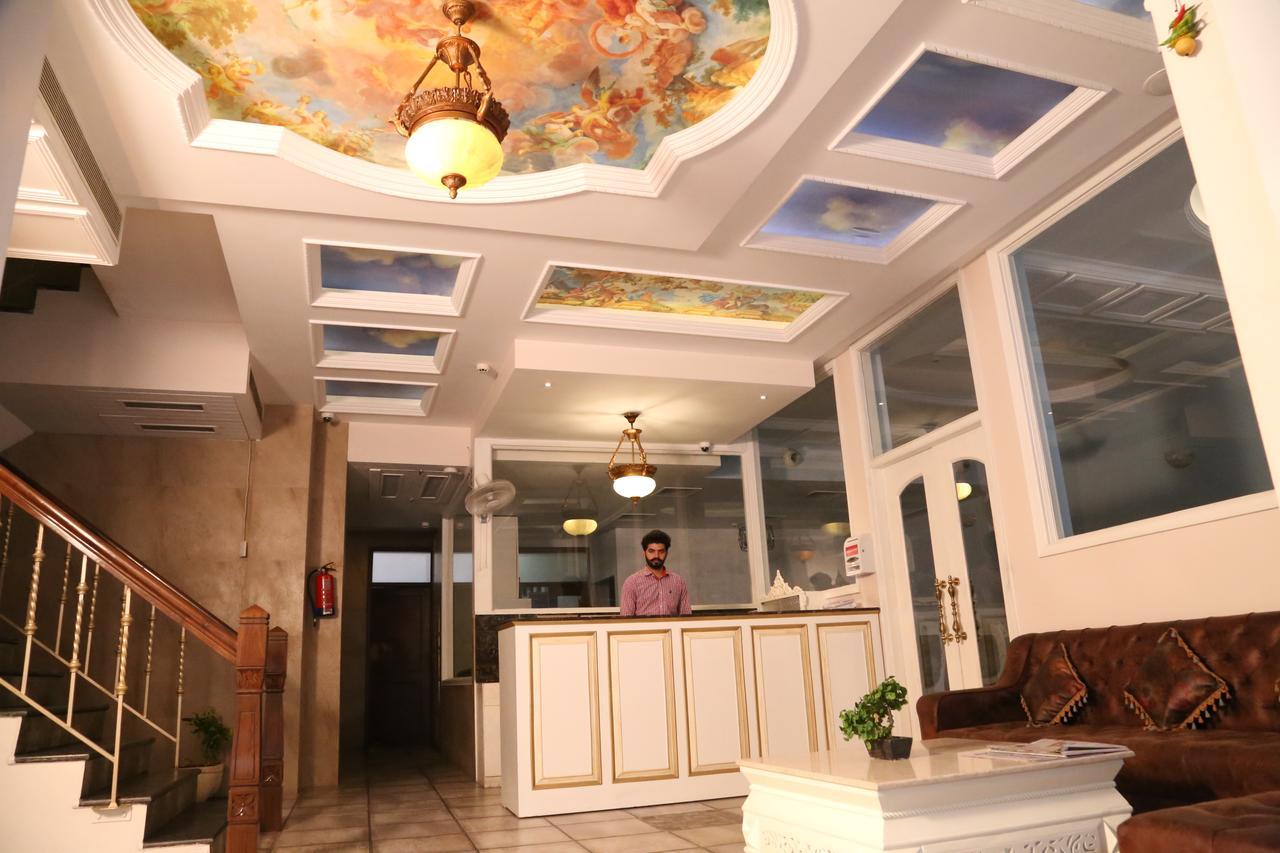 Hotel Posh Chandigarh Bagian luar foto