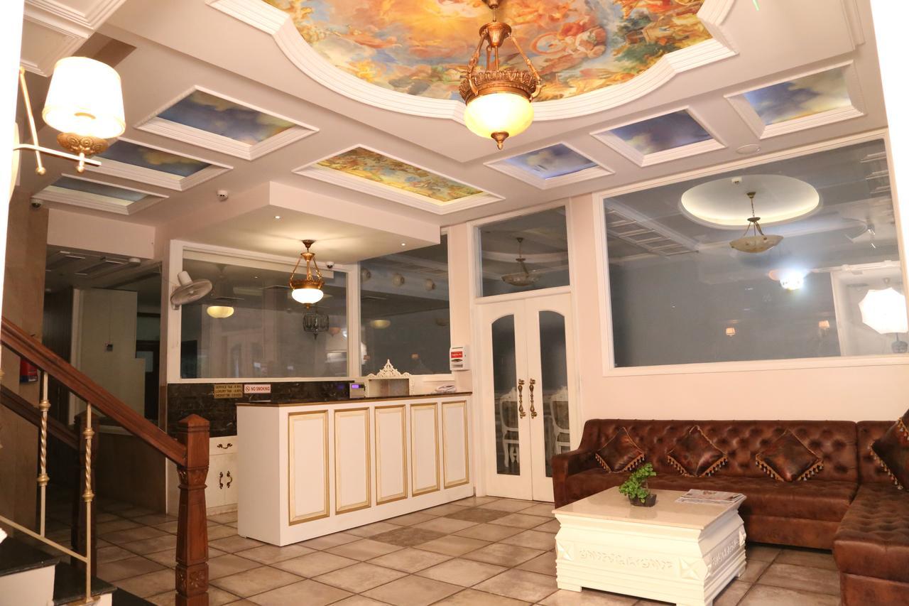 Hotel Posh Chandigarh Bagian luar foto