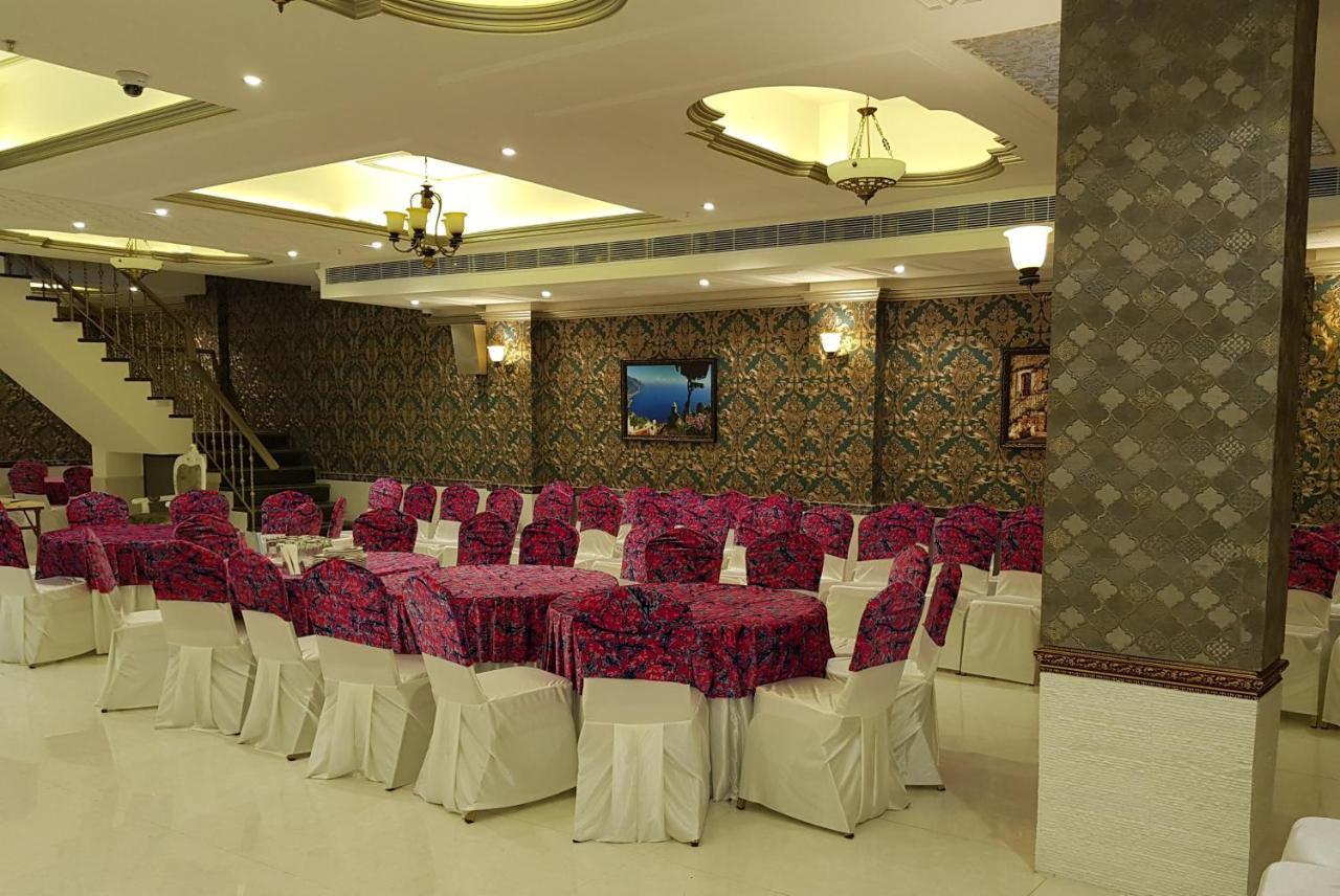 Hotel Posh Chandigarh Bagian luar foto