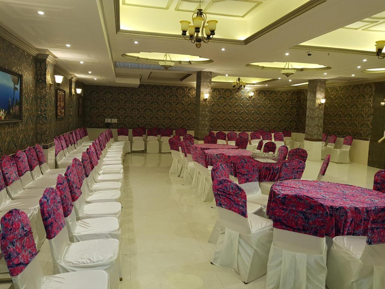 Hotel Posh Chandigarh Bagian luar foto